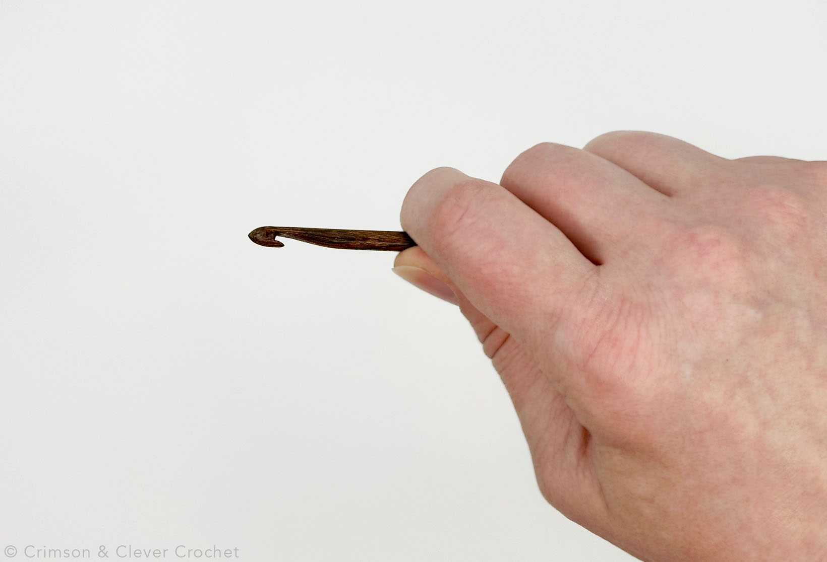 How To Hold A Crochet Hook: Knife Grip